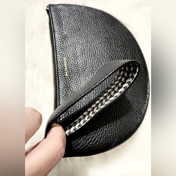 NWOT Bruno Magli Italian pebbled leather wristlet 10” X 6.5” approximately - Picture 5 of 8